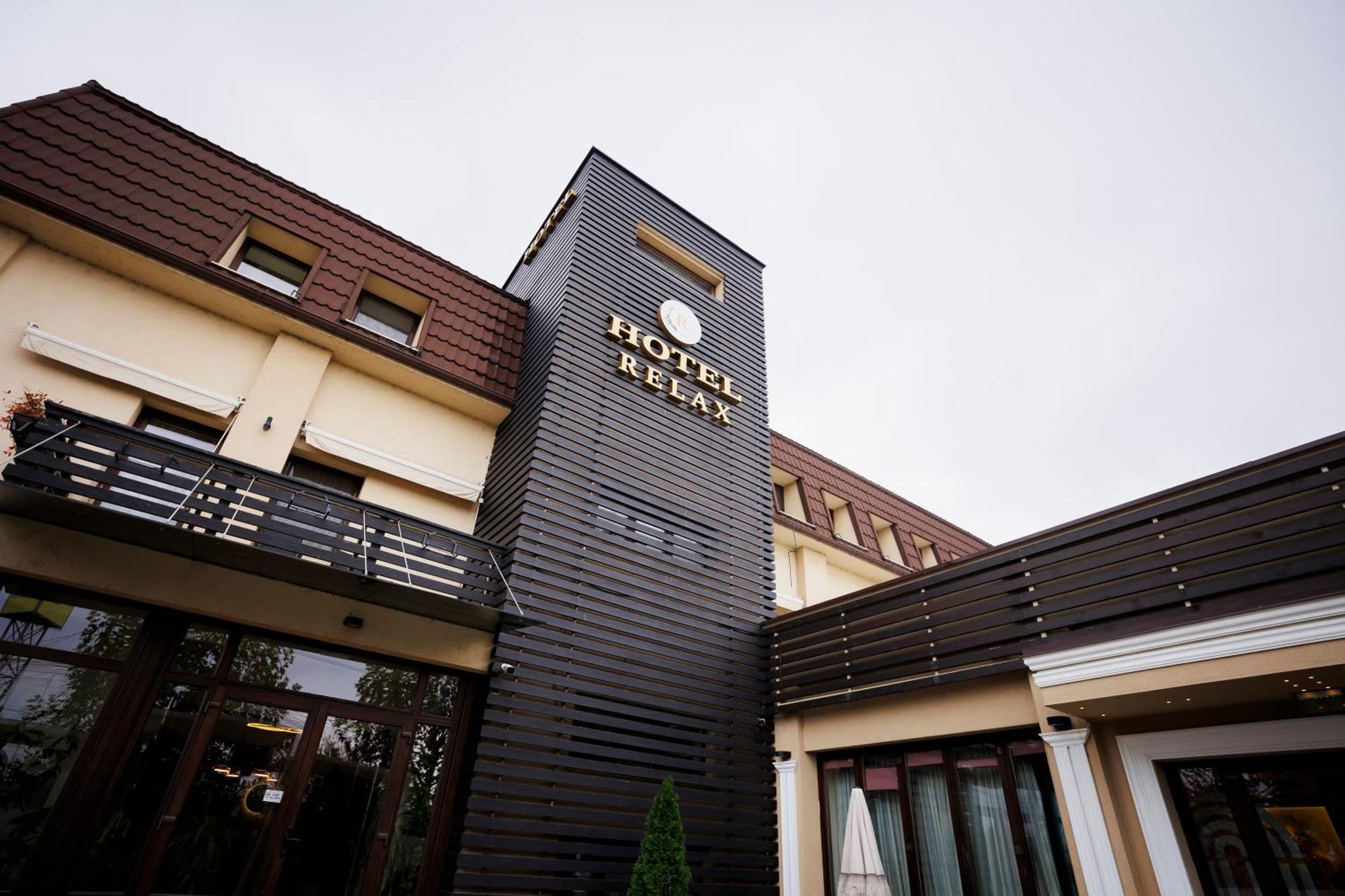 Hotel Relax Craiova Bagian luar foto