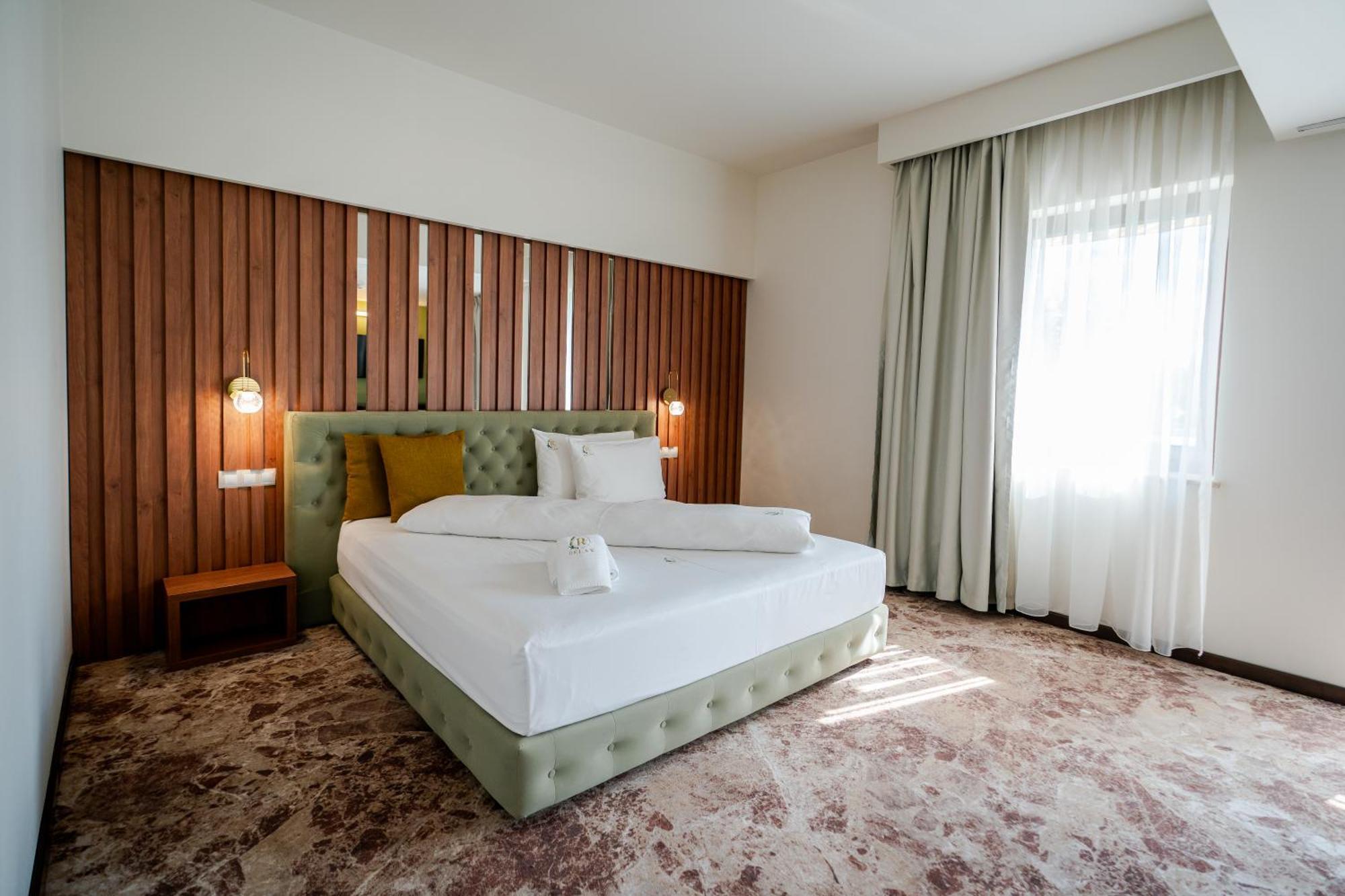 Hotel Relax Craiova Bagian luar foto